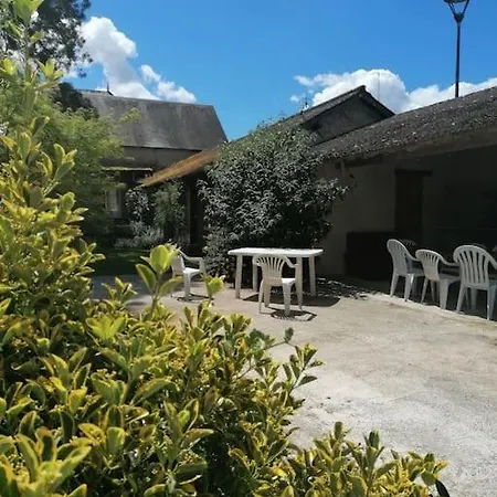 Maison Et Piscine En Bordure De Riviere Avec Parc Nalliers (Vienne)