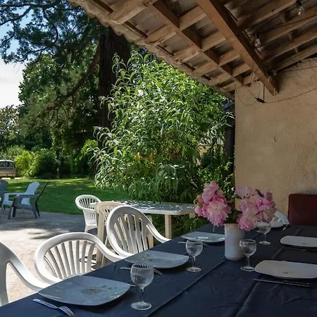 Maison Et Piscine En Bordure De Riviere Avec Parc Nalliers (Vienne)