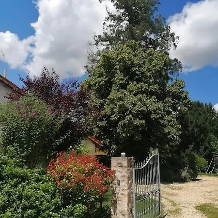 Maison Et Piscine En Bordure De Riviere Avec Parc * Nalliers (Vienne)