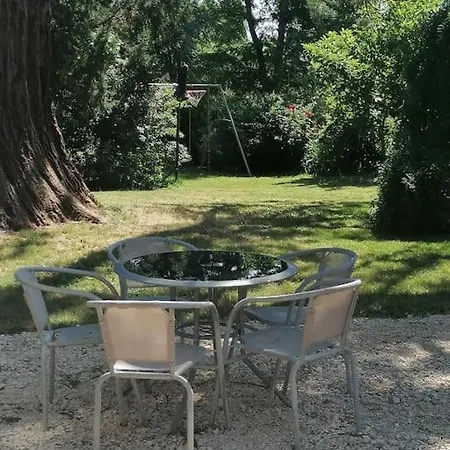 Maison Et Piscine En Bordure De Riviere Avec Parc Villa *