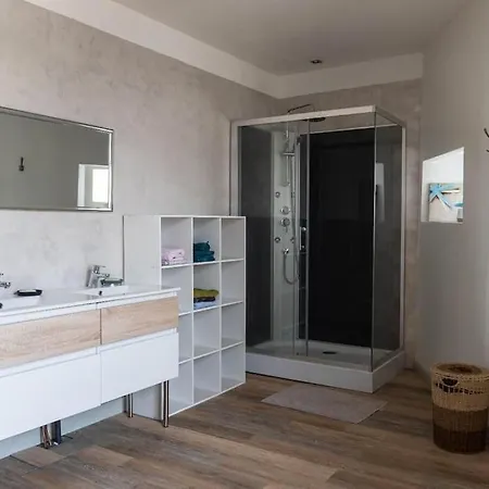 Maison Et Piscine En Bordure De Riviere Avec Parc וילה *