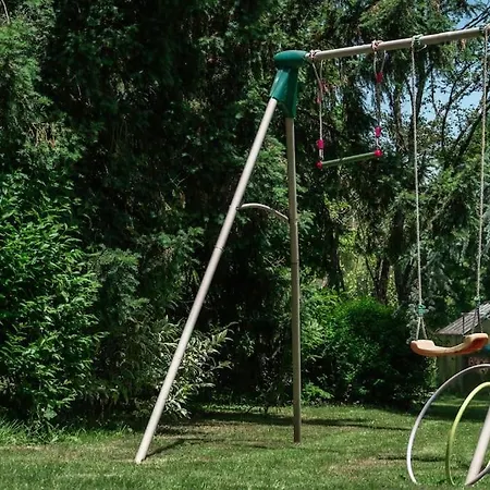 Maison Et Piscine En Bordure De Riviere Avec Parc